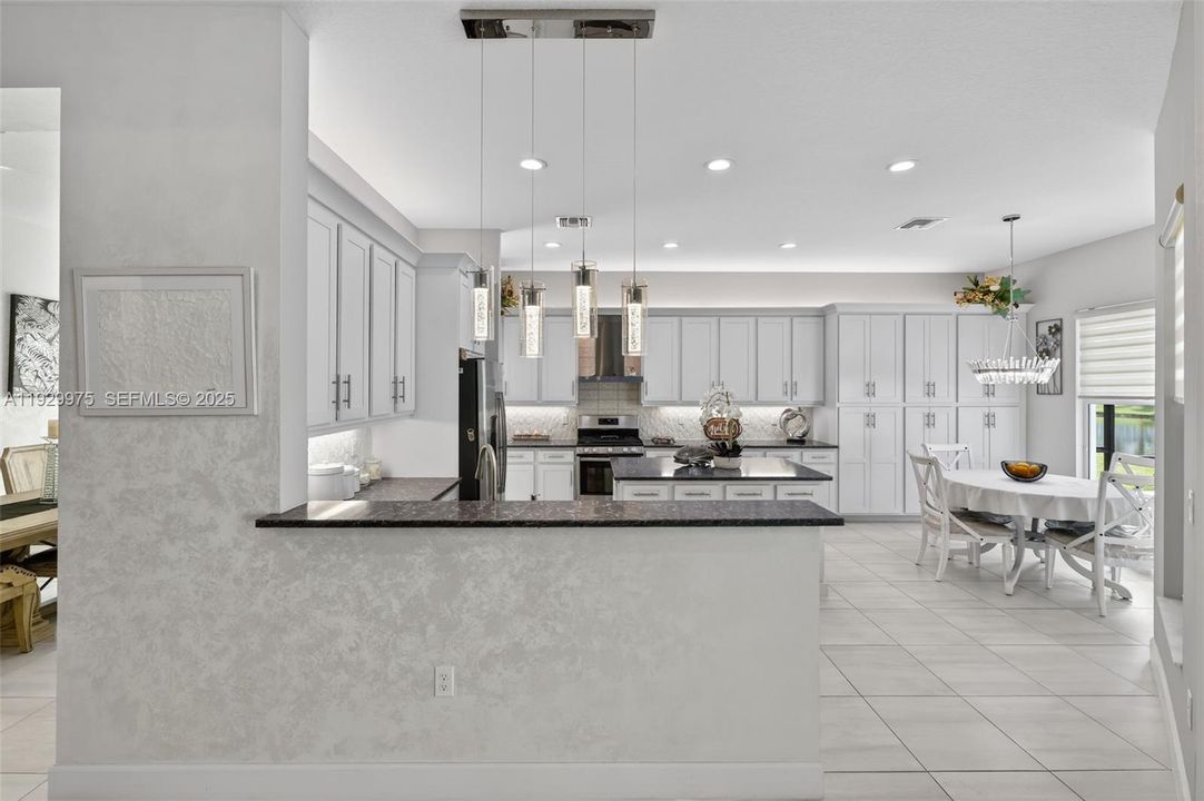 For Sale: $869,000 (3 beds, 3 baths, 2753 Square Feet)