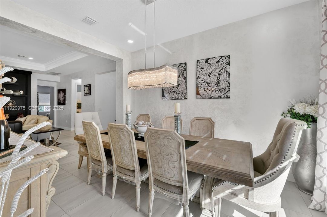 For Sale: $869,000 (3 beds, 3 baths, 2753 Square Feet)