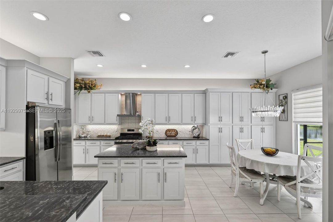 For Sale: $869,000 (3 beds, 3 baths, 2753 Square Feet)