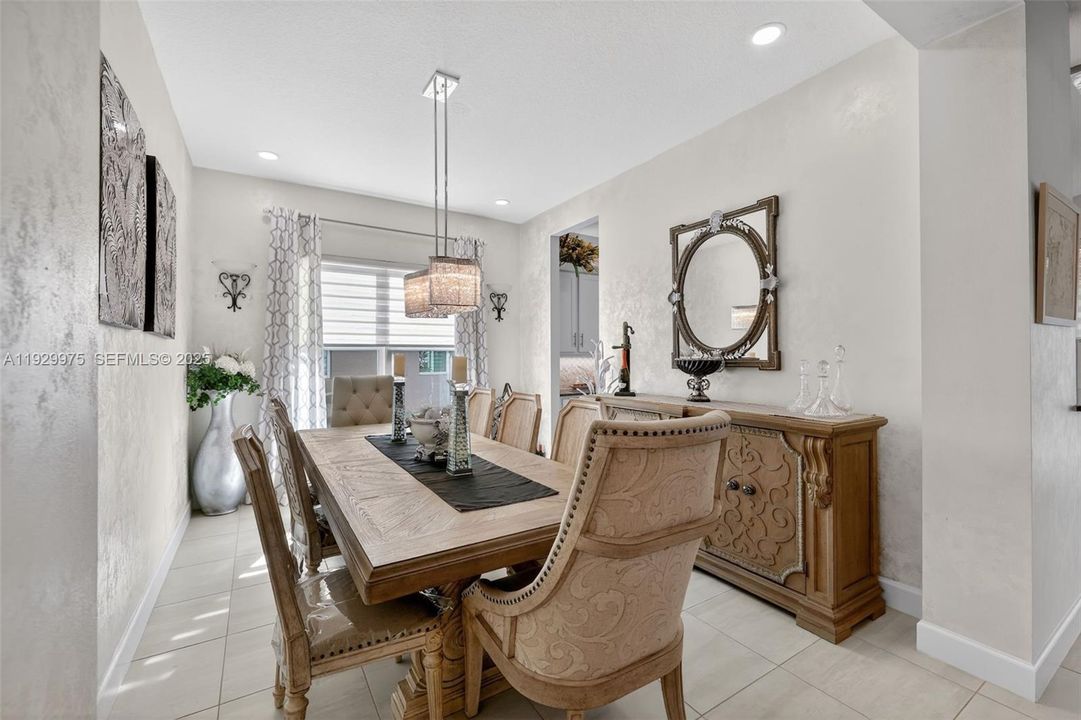 For Sale: $869,000 (3 beds, 3 baths, 2753 Square Feet)