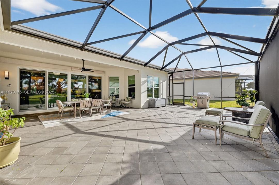 For Sale: $869,000 (3 beds, 3 baths, 2753 Square Feet)