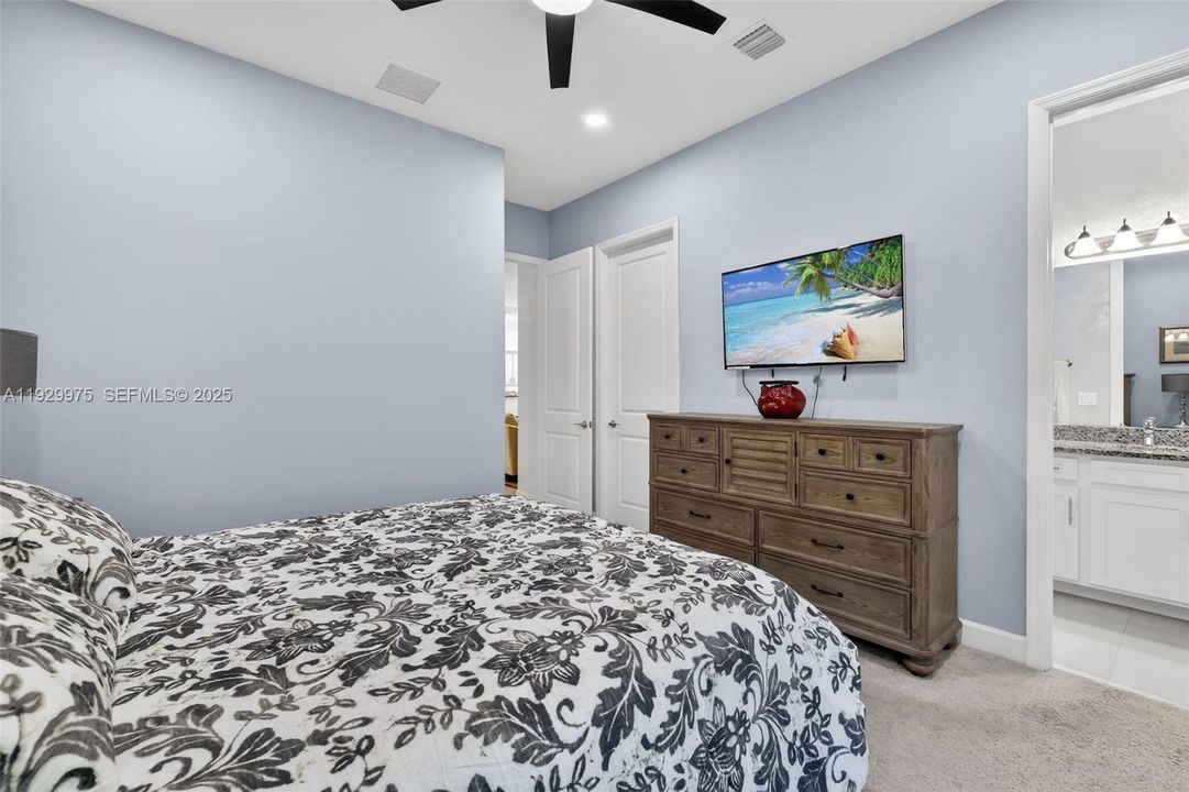 For Sale: $869,000 (3 beds, 3 baths, 2753 Square Feet)