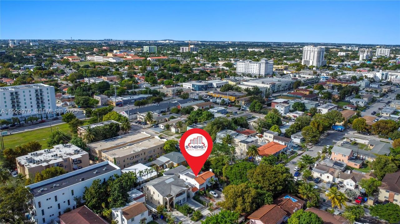 На продажу: $950,000 (0.23 acres)