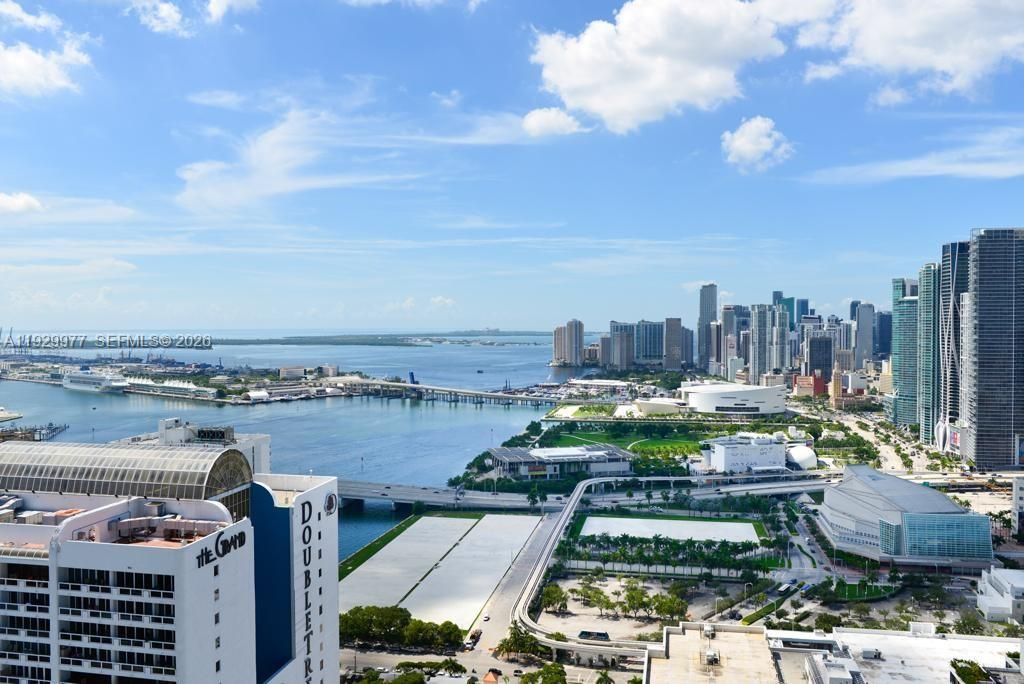 出租: $3,800 (2 贝兹, 2 浴室, 1048 平方英尺)