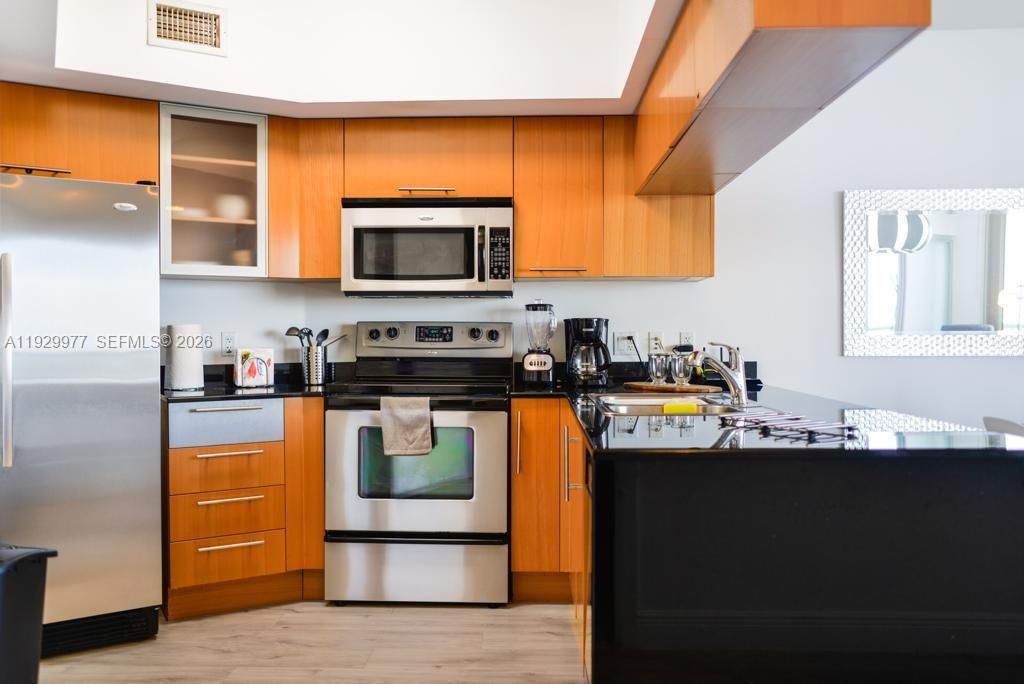 出租: $3,800 (2 贝兹, 2 浴室, 1048 平方英尺)