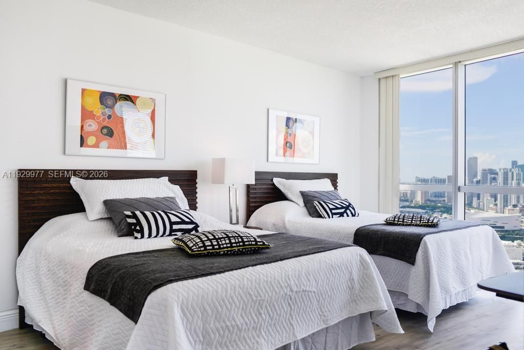 出租: $3,800 (2 贝兹, 2 浴室, 1048 平方英尺)