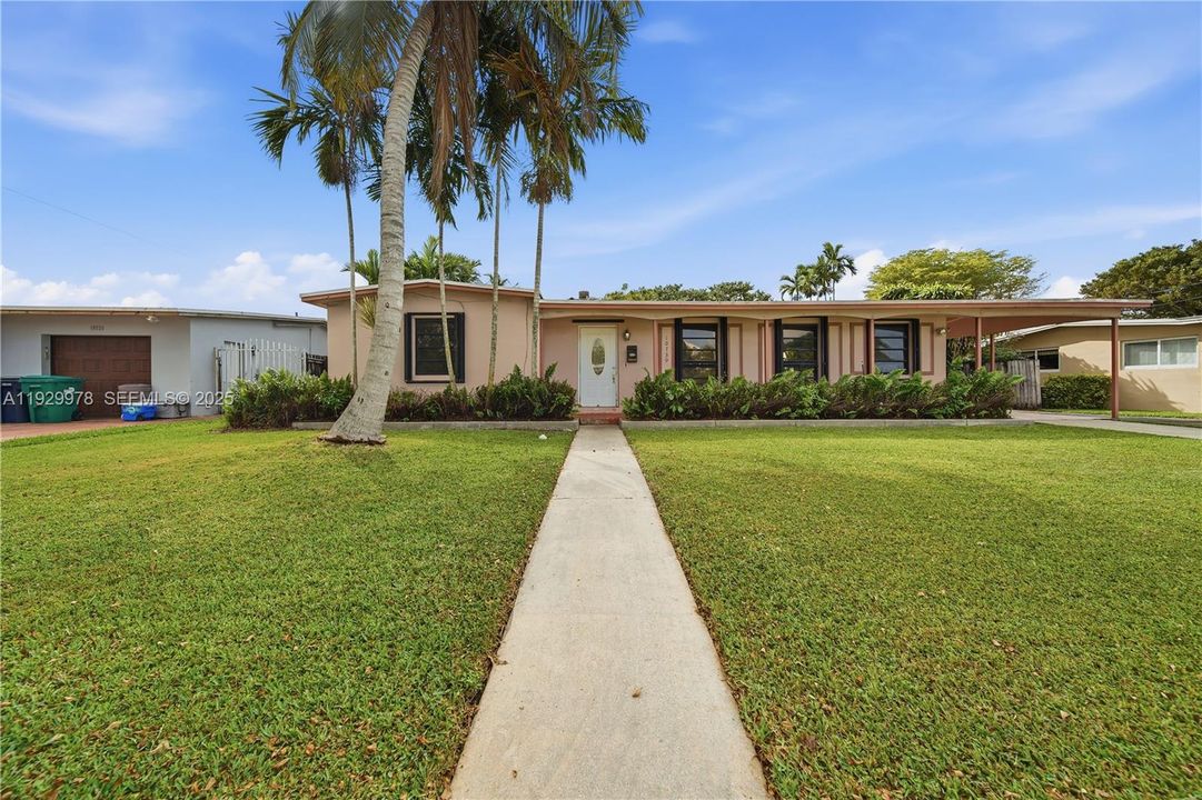 For Sale: $799,000 (4 beds, 3 baths, 1838 Square Feet)