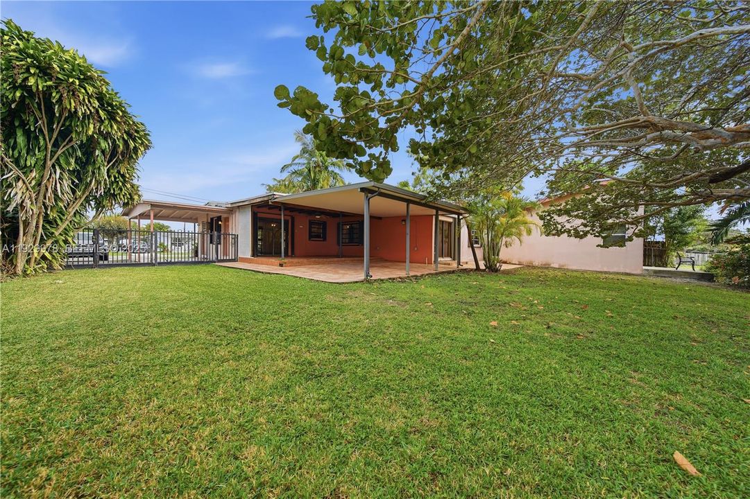 For Sale: $799,000 (4 beds, 3 baths, 1838 Square Feet)