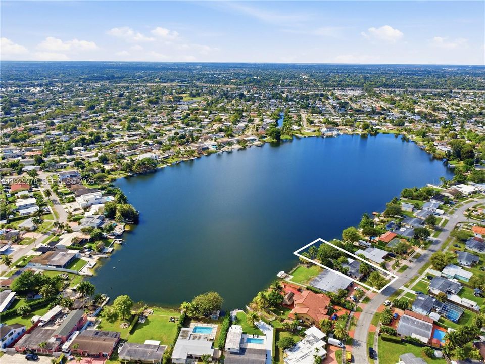 For Sale: $799,000 (4 beds, 3 baths, 1838 Square Feet)