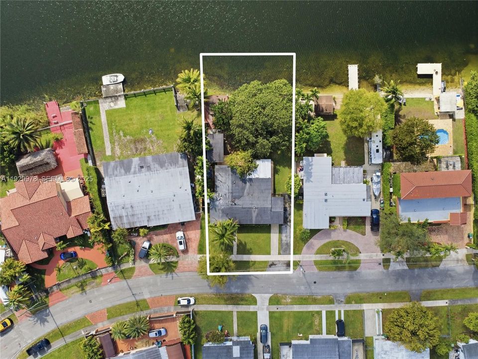 For Sale: $799,000 (4 beds, 3 baths, 1838 Square Feet)