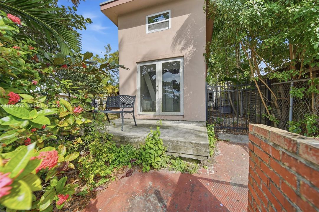 For Sale: $799,000 (4 beds, 3 baths, 1838 Square Feet)