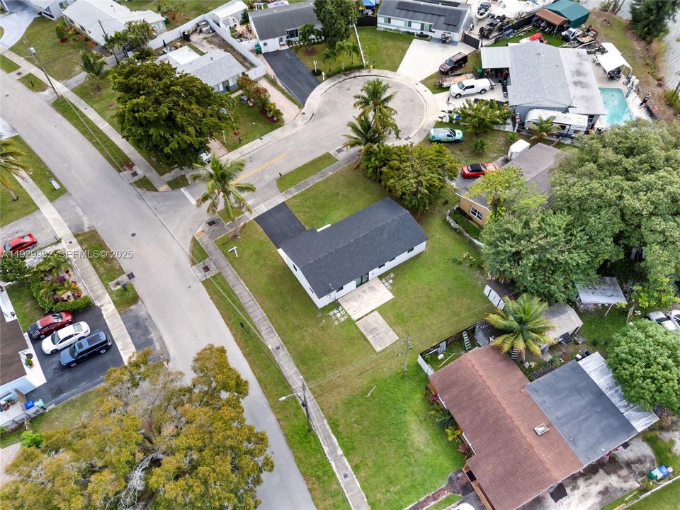 For Sale: $565,000 (4 beds, 2 baths, 1250 Square Feet)