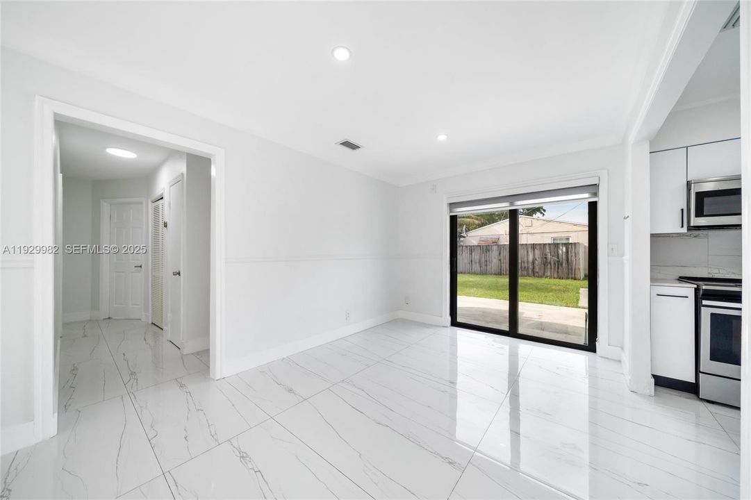 For Sale: $565,000 (4 beds, 2 baths, 1250 Square Feet)