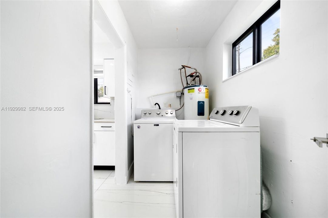 For Sale: $565,000 (4 beds, 2 baths, 1250 Square Feet)