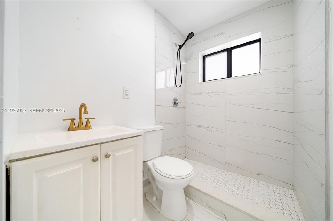 For Sale: $565,000 (4 beds, 2 baths, 1250 Square Feet)