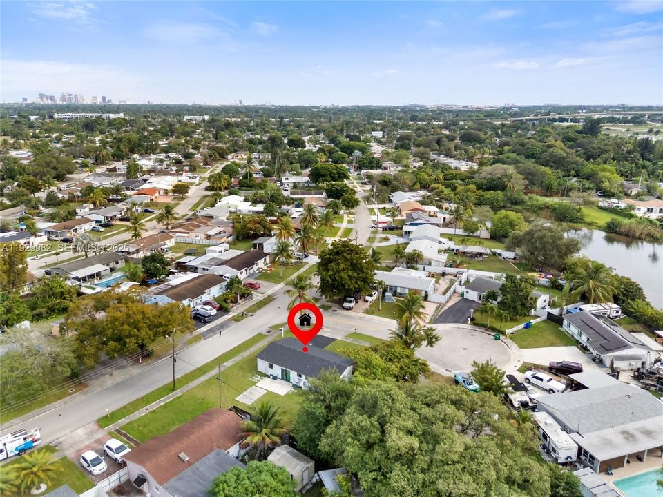 For Sale: $565,000 (4 beds, 2 baths, 1250 Square Feet)