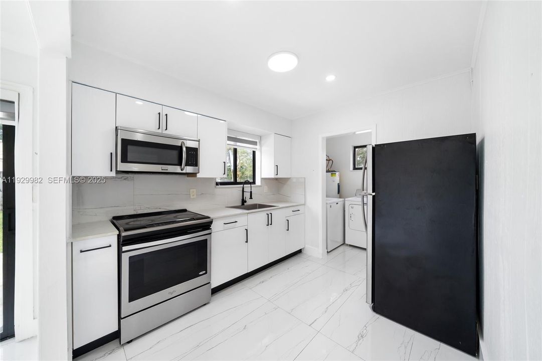 For Sale: $565,000 (4 beds, 2 baths, 1250 Square Feet)