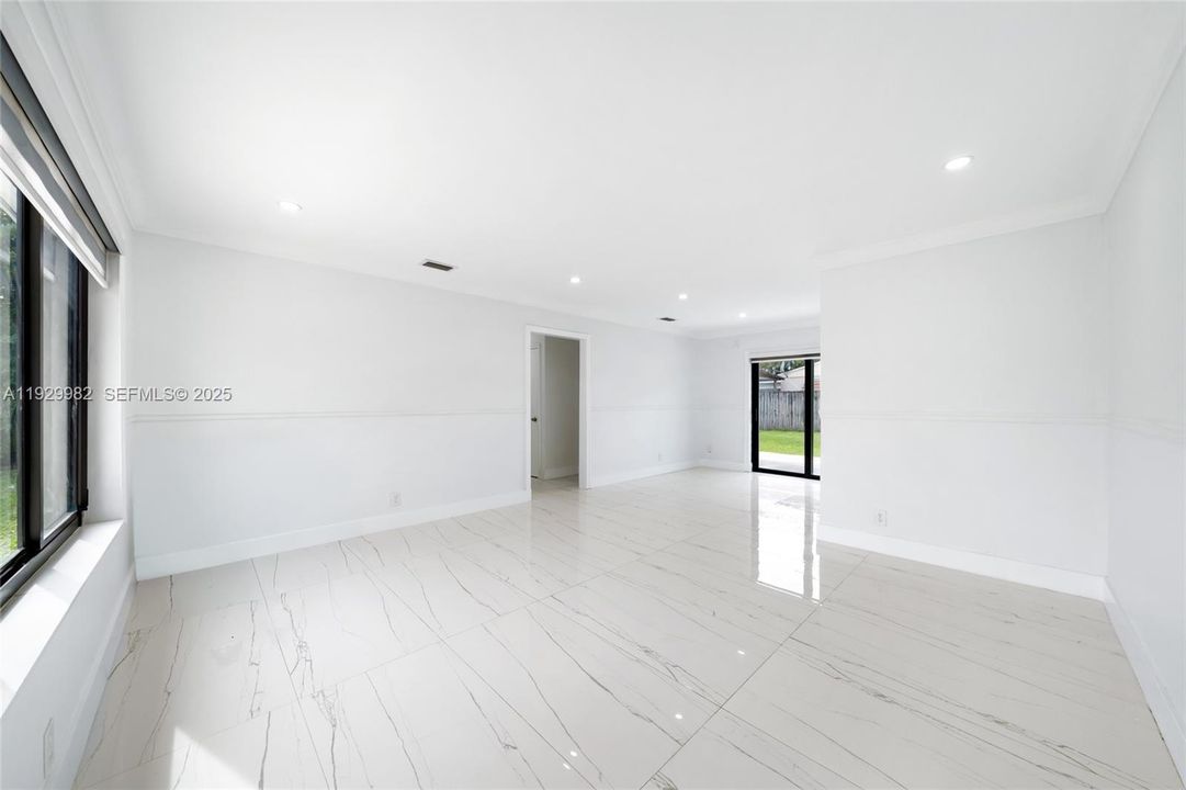 For Sale: $565,000 (4 beds, 2 baths, 1250 Square Feet)