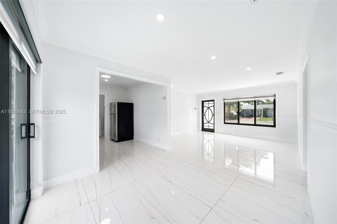 For Sale: $565,000 (4 beds, 2 baths, 1250 Square Feet)