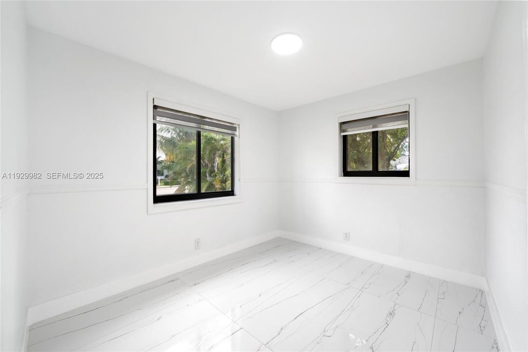 For Sale: $565,000 (4 beds, 2 baths, 1250 Square Feet)