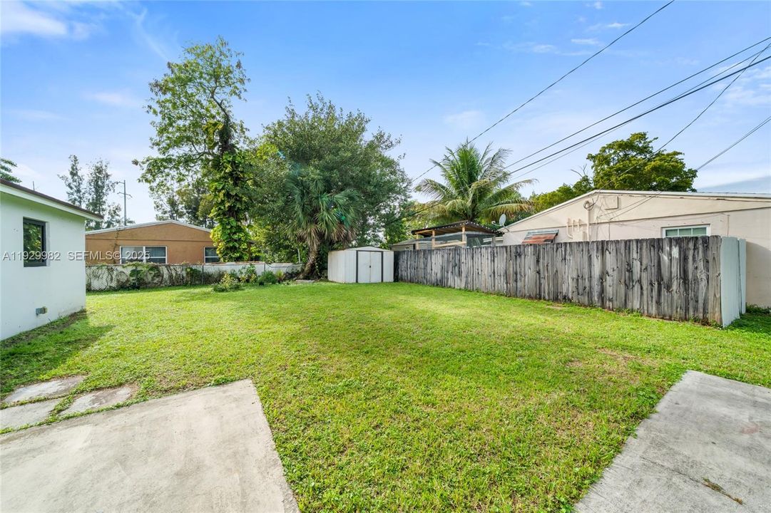 For Sale: $565,000 (4 beds, 2 baths, 1250 Square Feet)