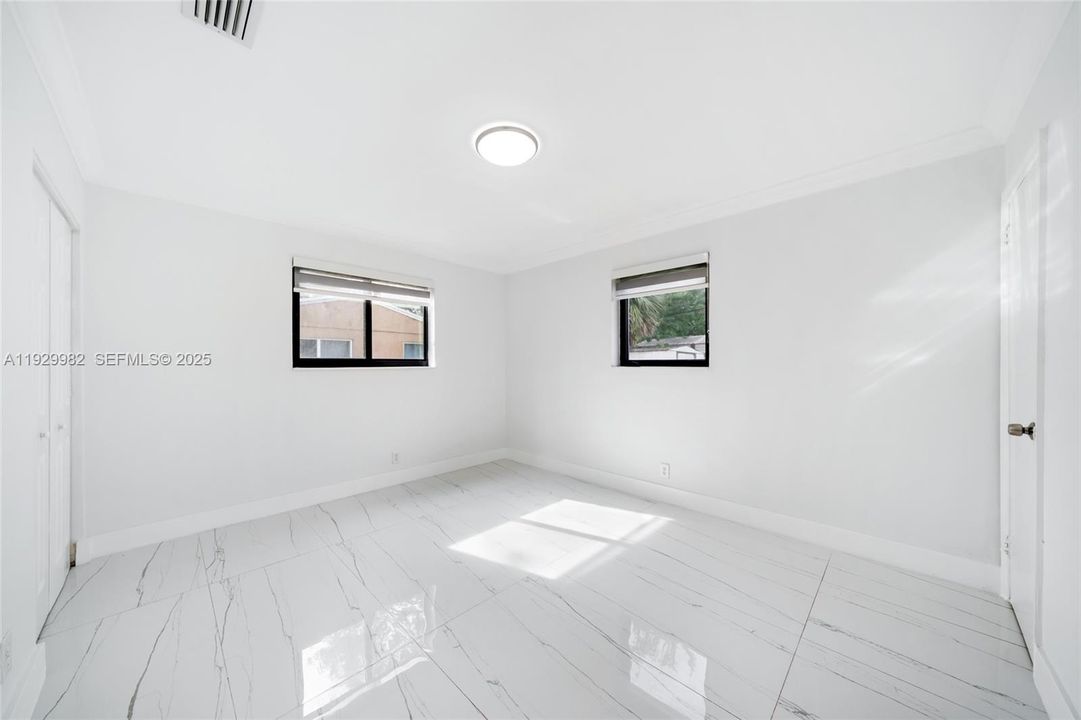 For Sale: $565,000 (4 beds, 2 baths, 1250 Square Feet)