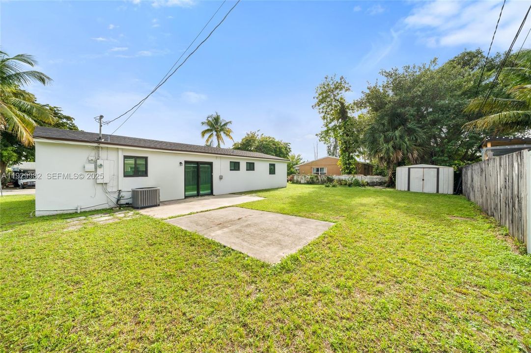 For Sale: $565,000 (4 beds, 2 baths, 1250 Square Feet)