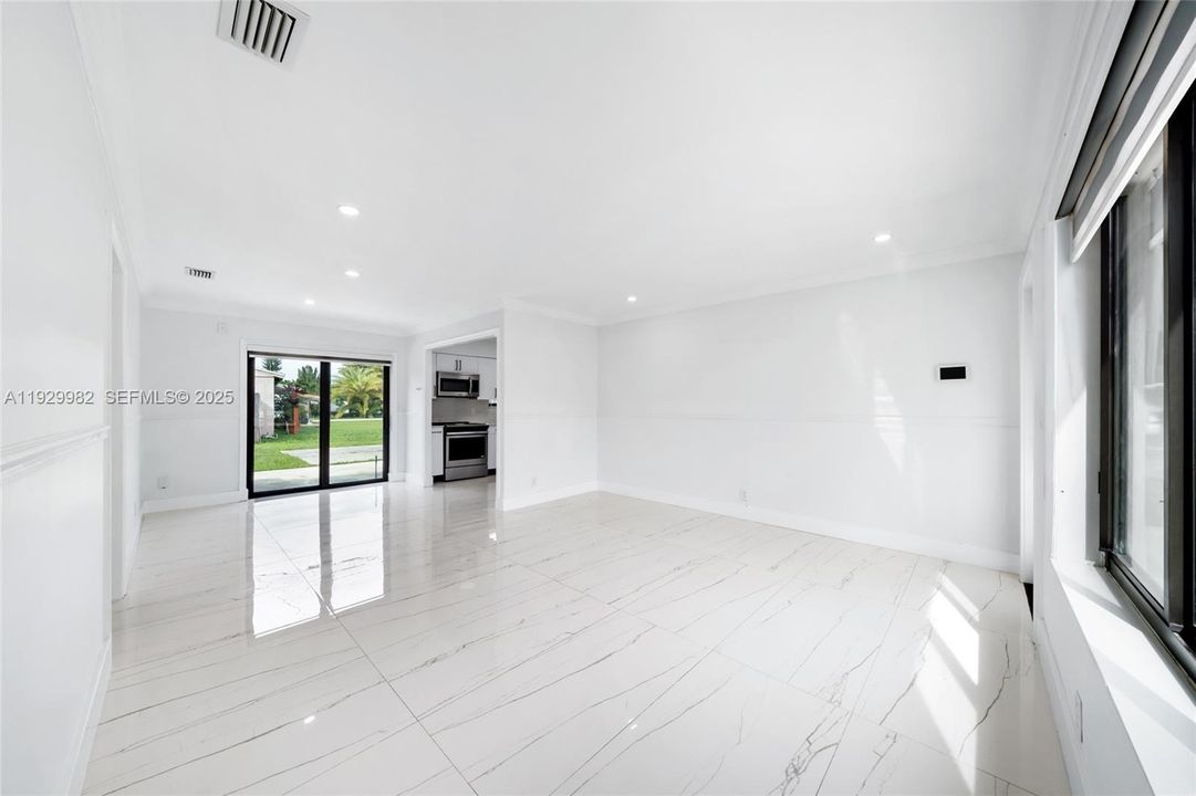 For Sale: $565,000 (4 beds, 2 baths, 1250 Square Feet)