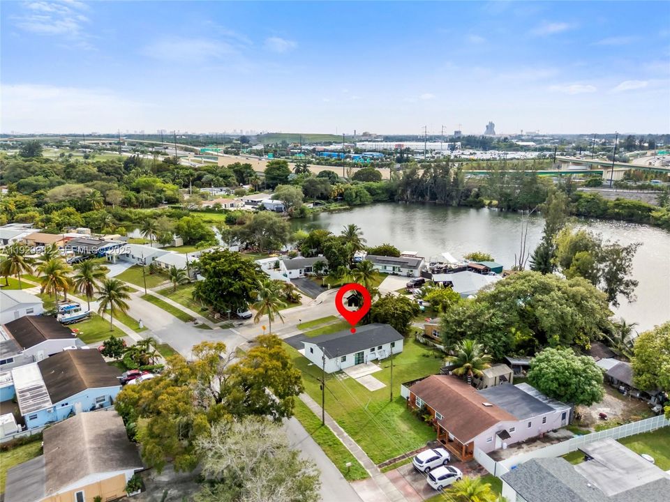 For Sale: $565,000 (4 beds, 2 baths, 1250 Square Feet)