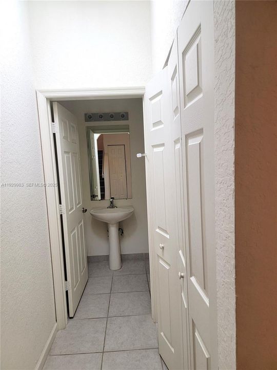 For Rent: $2,300 (3 beds, 2 baths, 1882 Square Feet)