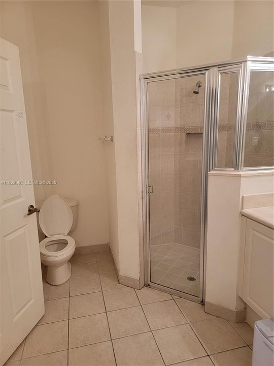 For Rent: $2,300 (3 beds, 2 baths, 1882 Square Feet)