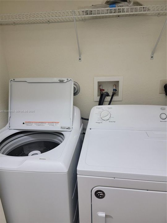 For Rent: $2,300 (3 beds, 2 baths, 1882 Square Feet)