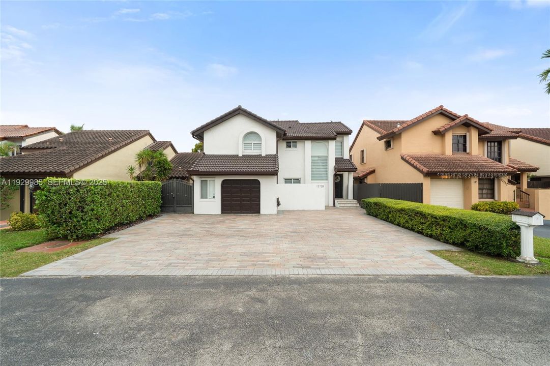 待售: $720,000 (4 贝兹, 3 浴室, 1819 平方英尺)