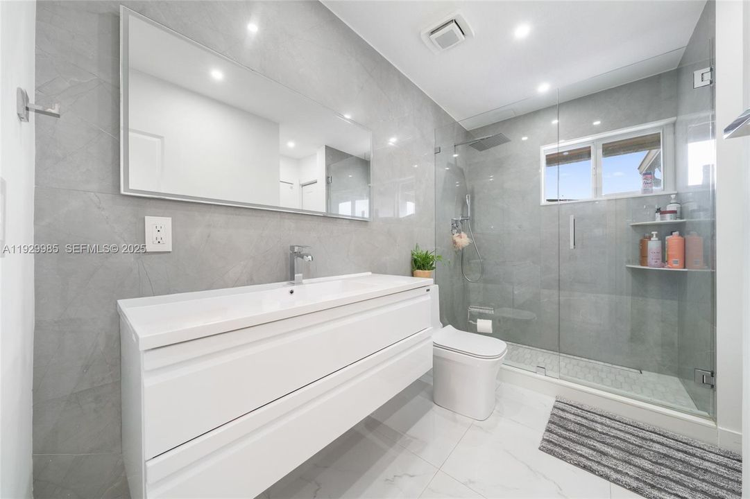 待售: $720,000 (4 贝兹, 3 浴室, 1819 平方英尺)