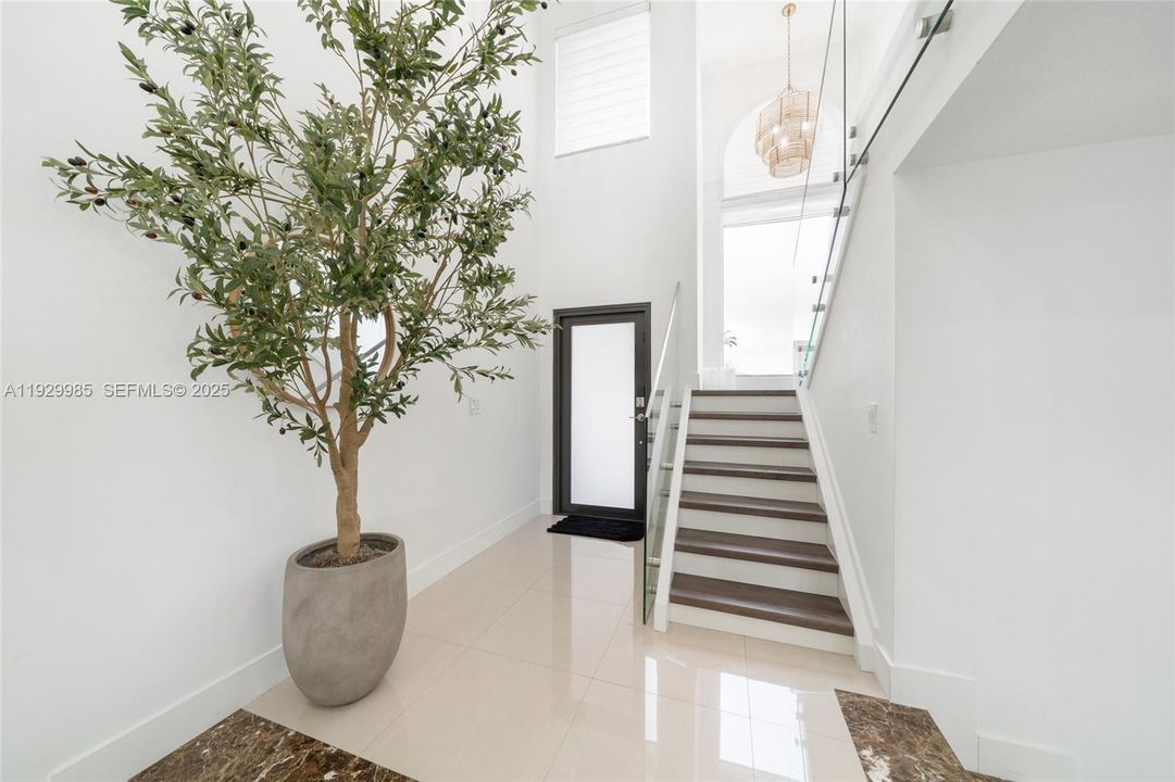 待售: $720,000 (4 贝兹, 3 浴室, 1819 平方英尺)