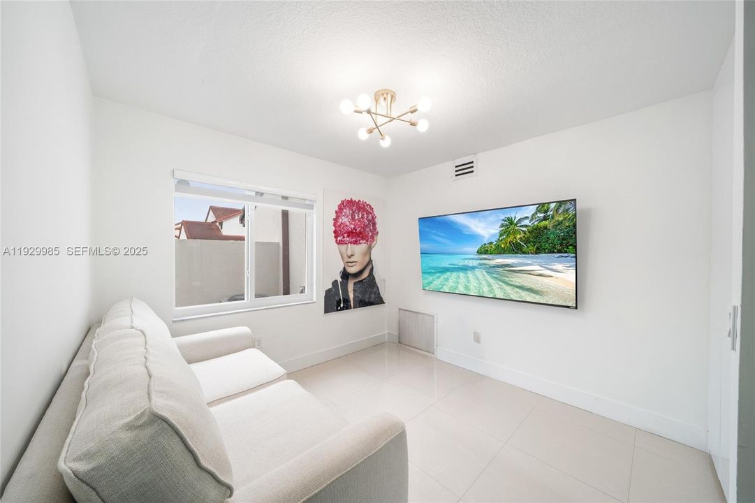 待售: $720,000 (4 贝兹, 3 浴室, 1819 平方英尺)