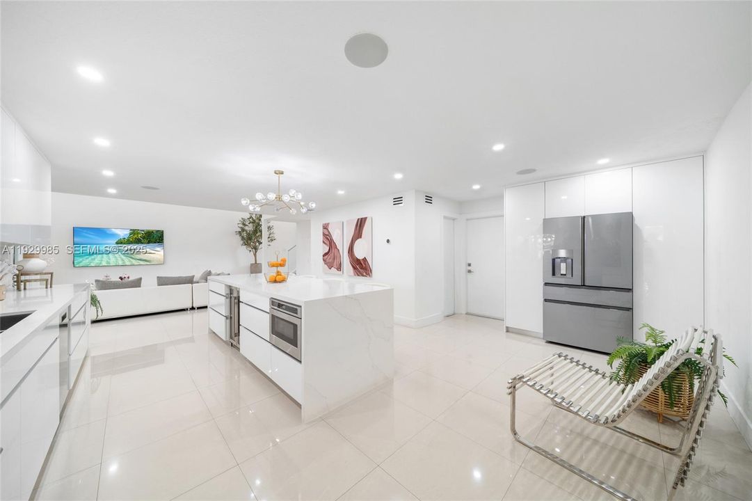 待售: $720,000 (4 贝兹, 3 浴室, 1819 平方英尺)