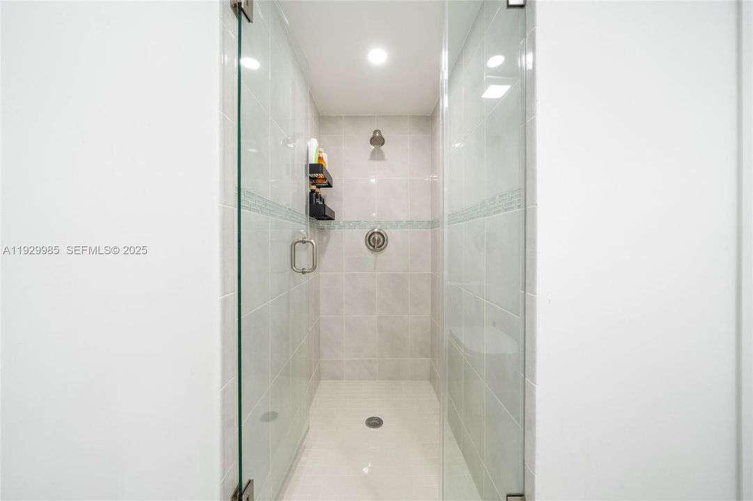 待售: $720,000 (4 贝兹, 3 浴室, 1819 平方英尺)