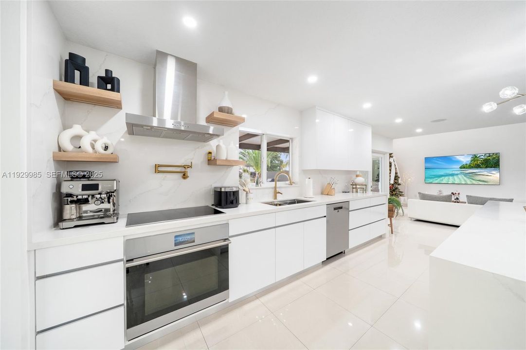 待售: $720,000 (4 贝兹, 3 浴室, 1819 平方英尺)