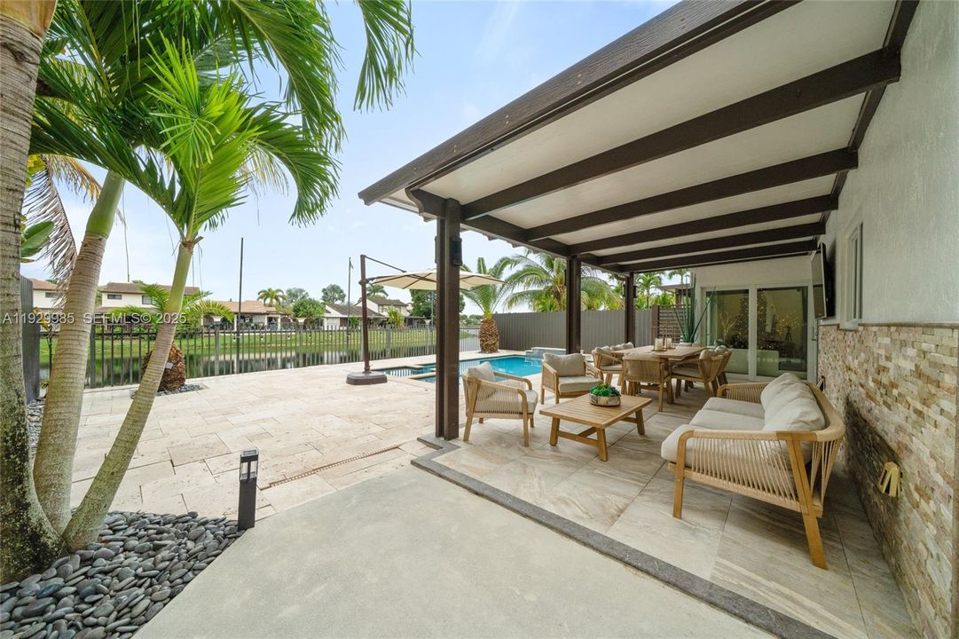 待售: $720,000 (4 贝兹, 3 浴室, 1819 平方英尺)