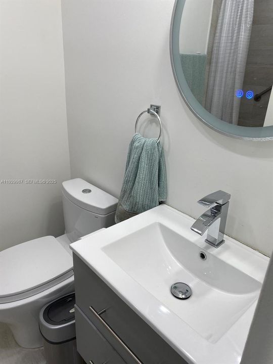 For Sale: $625,000 (2 beds, 2 baths, 930 Square Feet)