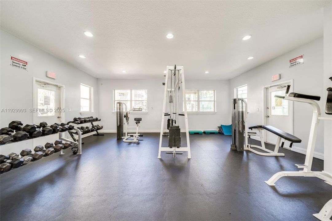 For Rent: $1,890 (1 beds, 1 baths, 710 Square Feet)