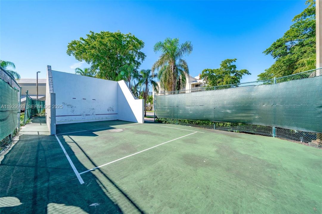 For Rent: $1,890 (1 beds, 1 baths, 710 Square Feet)