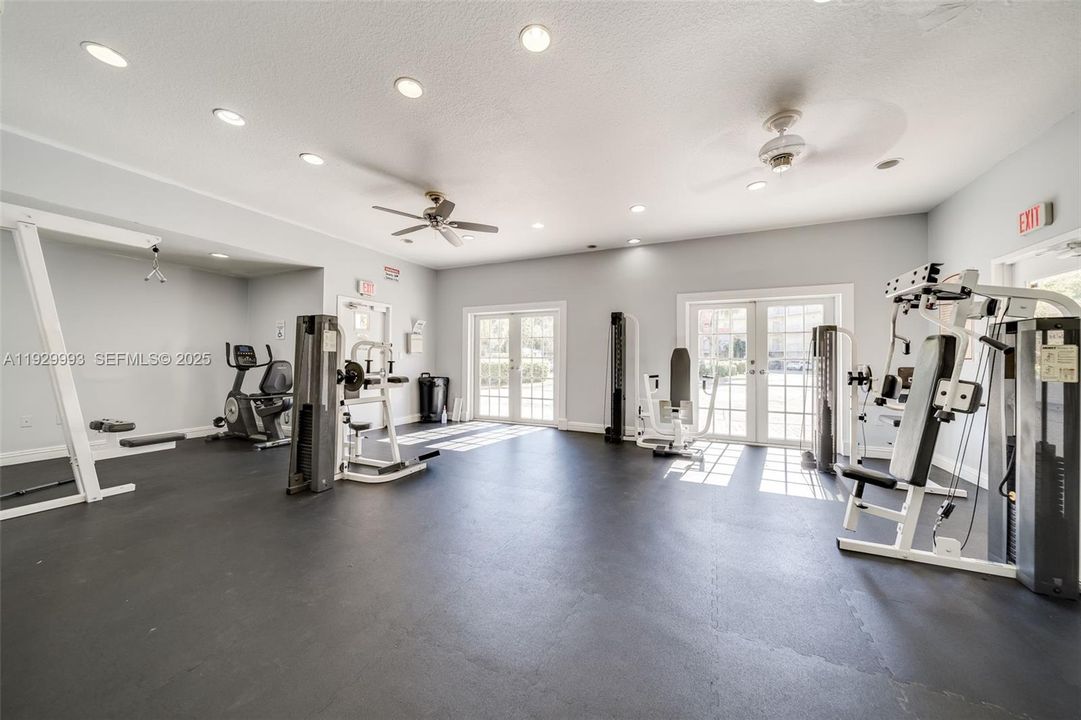 For Rent: $1,890 (1 beds, 1 baths, 710 Square Feet)