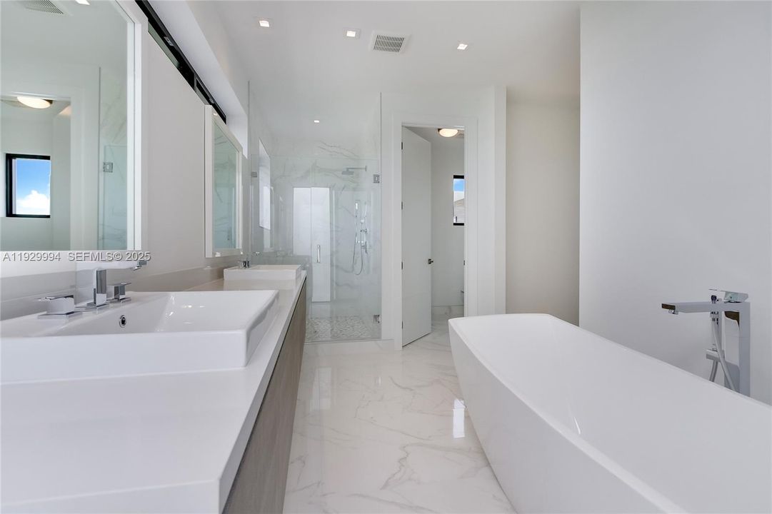 待售: $2,800,000 (5 贝兹, 5 浴室, 3810 平方英尺)