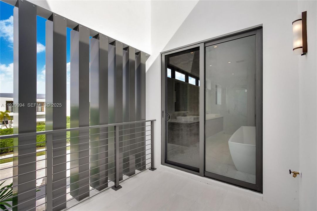 待售: $2,800,000 (5 贝兹, 5 浴室, 3810 平方英尺)