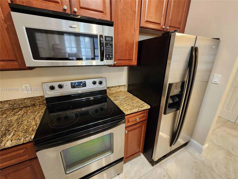 出租: $2,200 (1 贝兹, 1 浴室, 836 平方英尺)