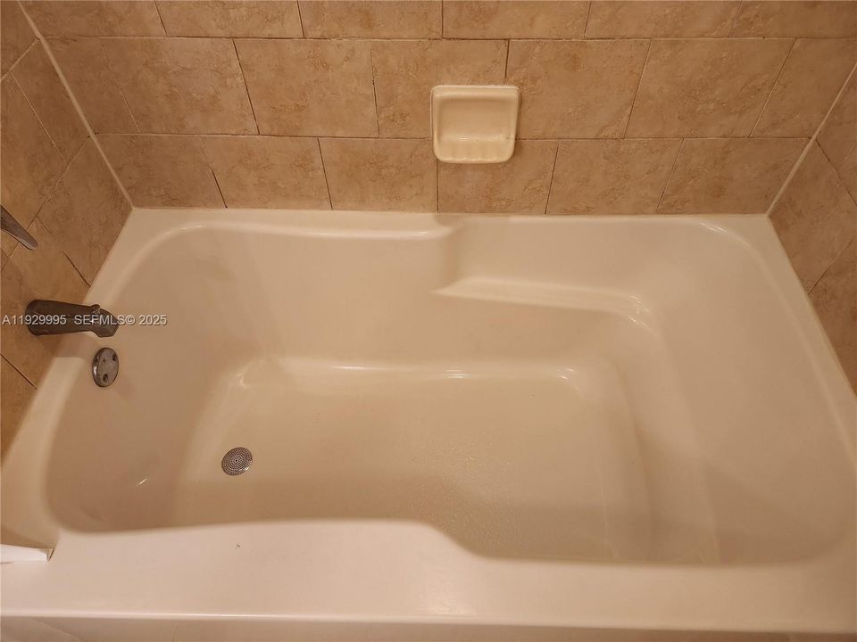 出租: $2,200 (1 贝兹, 1 浴室, 836 平方英尺)