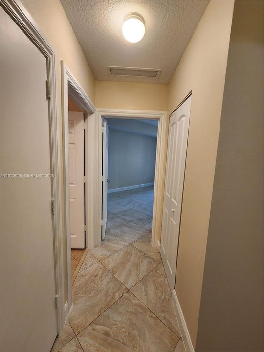 出租: $2,200 (1 贝兹, 1 浴室, 836 平方英尺)