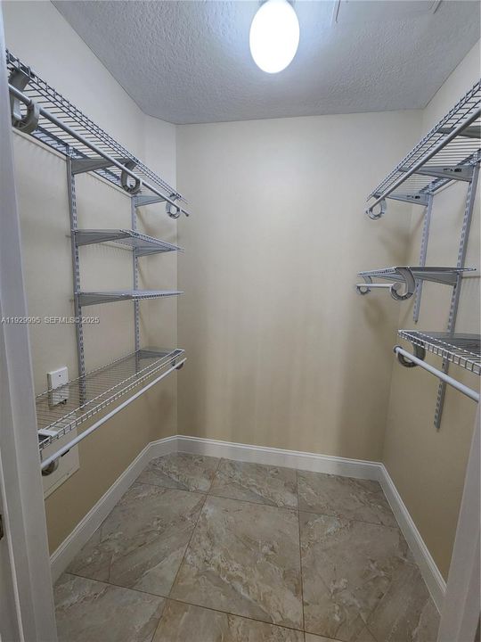 出租: $2,200 (1 贝兹, 1 浴室, 836 平方英尺)